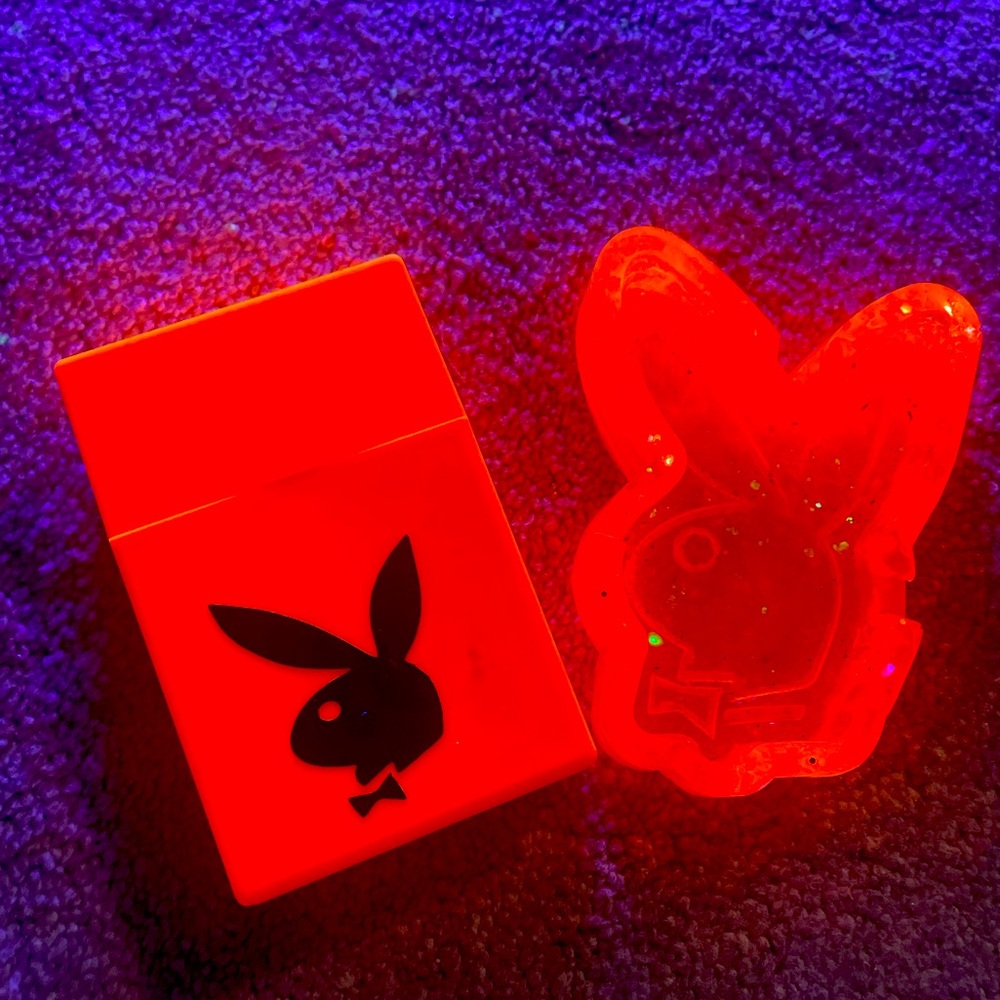 Neon orange bunny smoke set